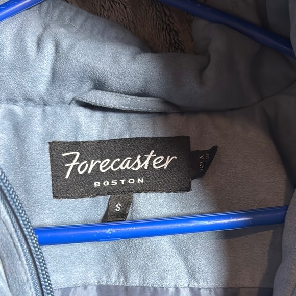 Blue and White Puffer Jacket with Contemporary Style - Picture 11 of 11